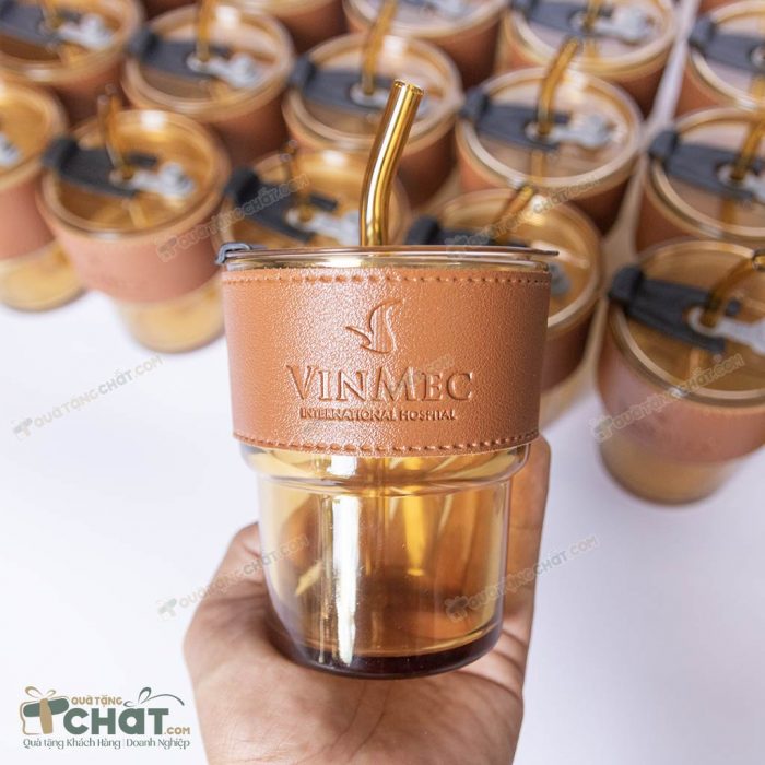 qua-tang-ly-thuy-tinh-boc-da-cua-vinmec