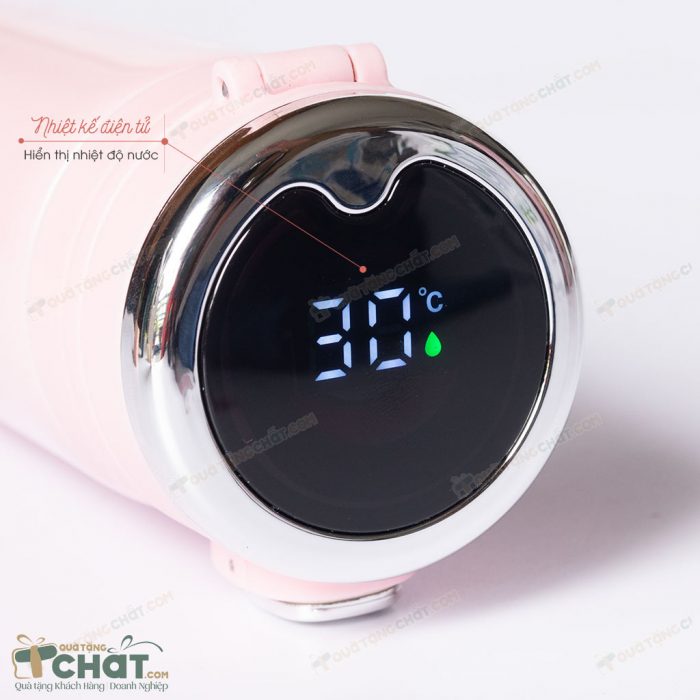 Cảm biến nhiệt độ trên nắp ly rất tiện lợi